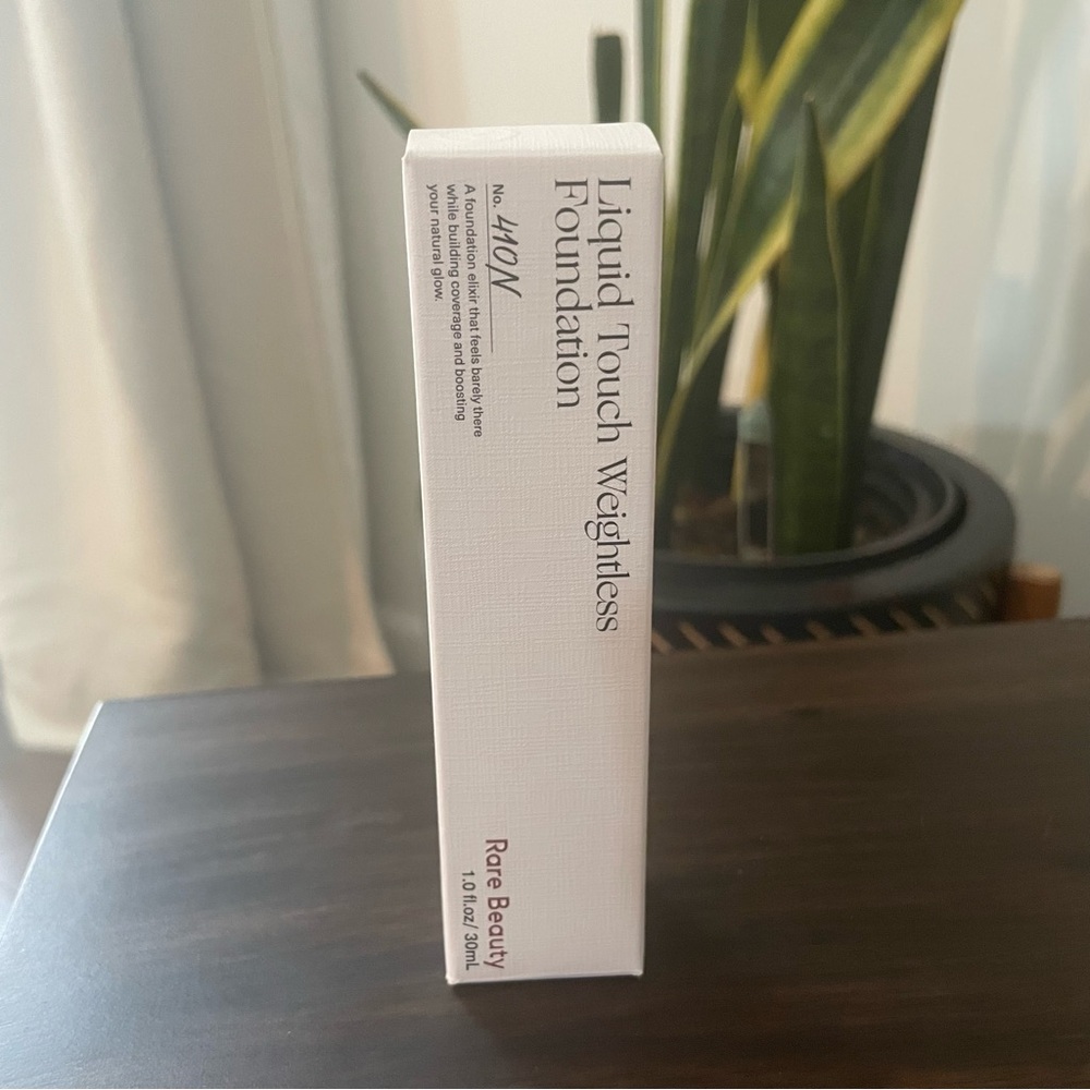 NEW Rare Beauty Liquid Touch Weightless Foundation